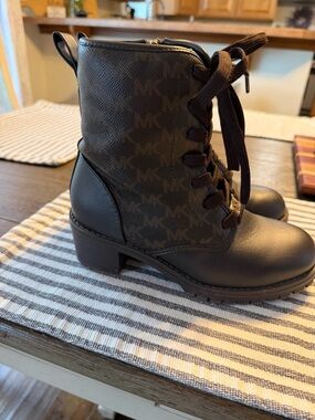 Michael Kors Girls Combat Boots Size 3 Brown MK Logo Lace Up Zip